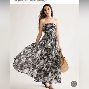 Beautiful palm dress White House Black Market Size 10. The dress is lined.